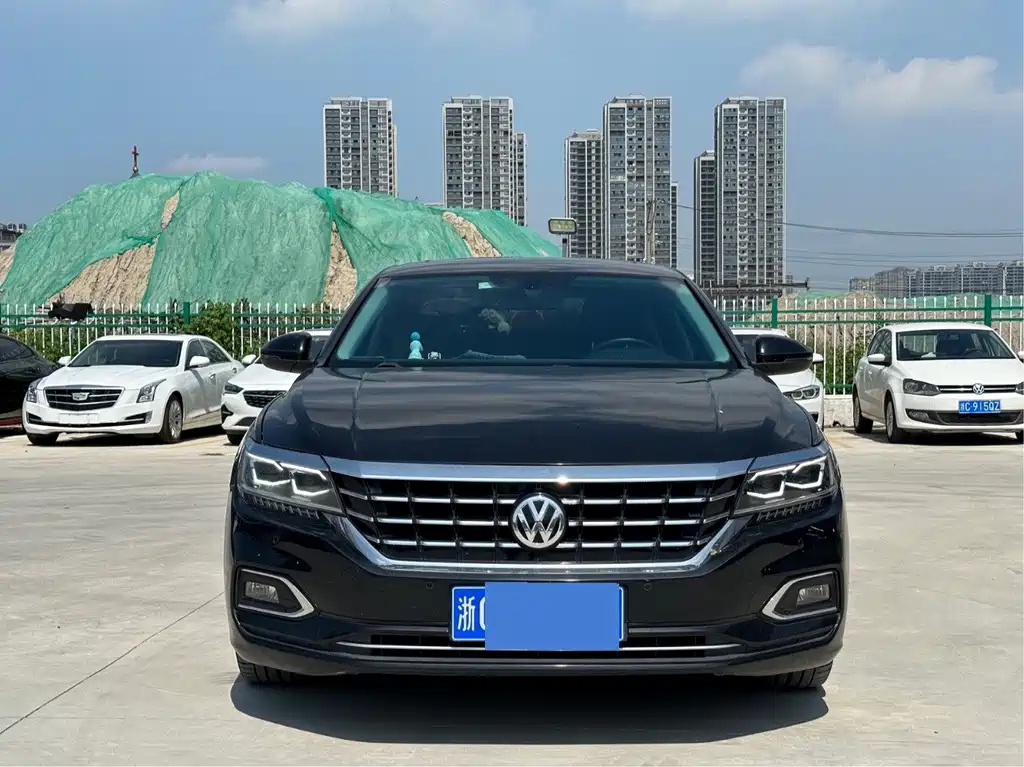 VOLKSWAGEN PASSAT 2021
