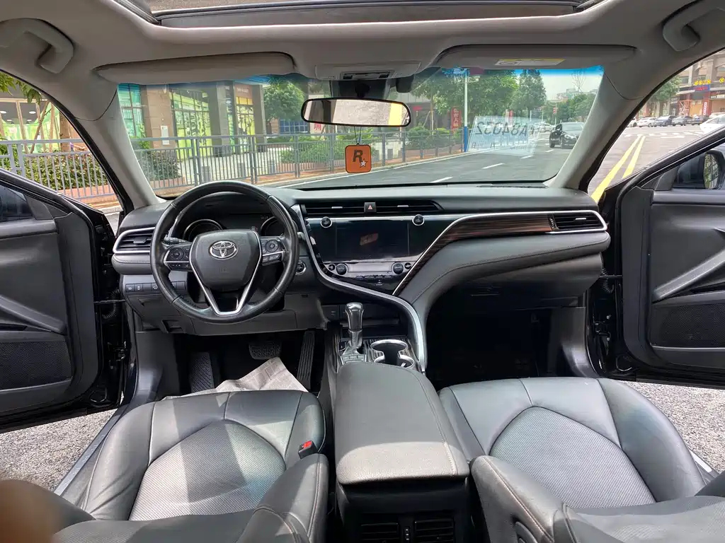 TOYOTA CAMRY 2019