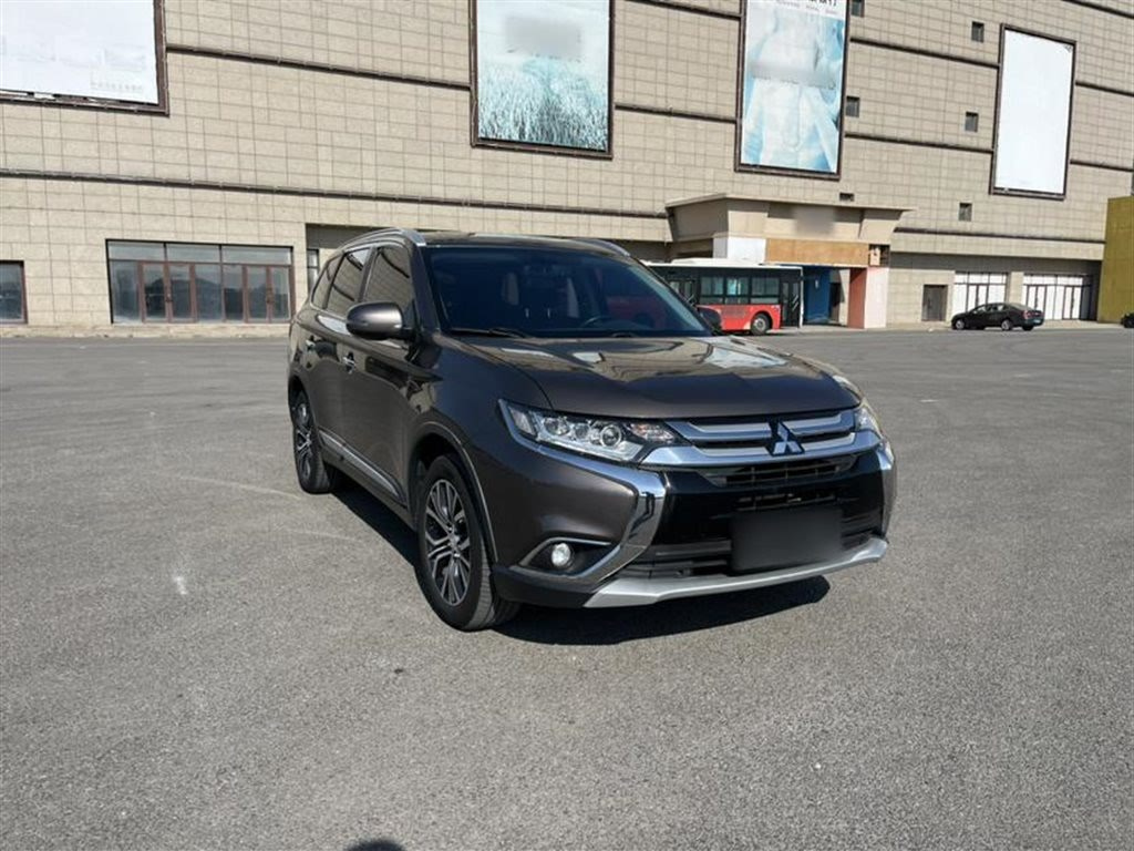MITSUBISHI OUTLANDER 2018