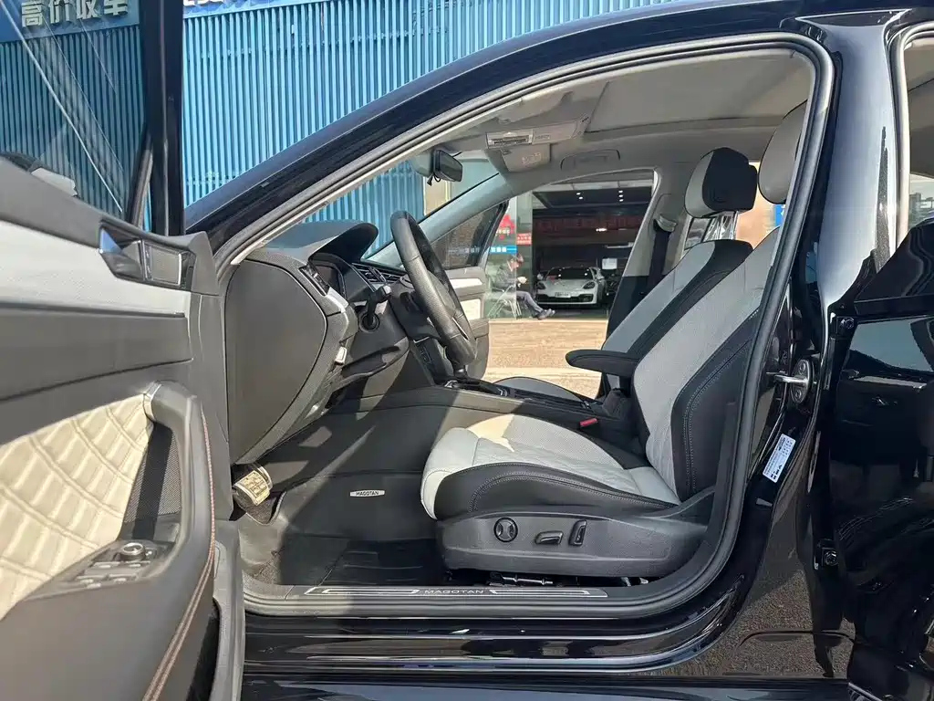 VOLKSWAGEN MAGOTAN 2023