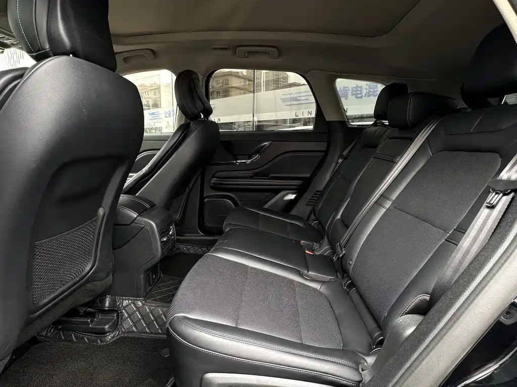 LINCOLN ADVENTURER 2023