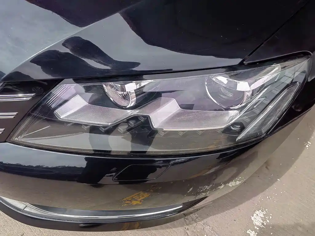 VOLKSWAGEN PASSAT 2012