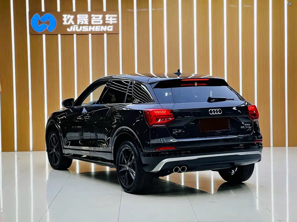 AUDI Q2L 2018