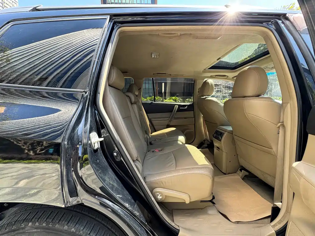 TOYOTA HIGHLANDER 2011