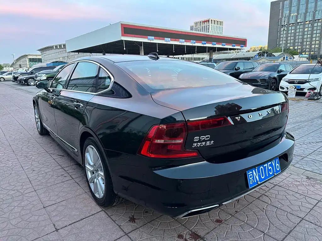 VOLVO S90 2020
