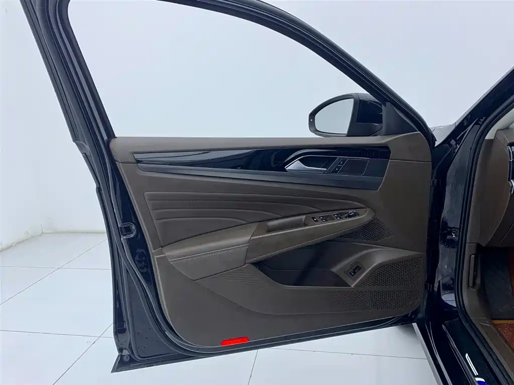 VOLKSWAGEN PASSAT 2021