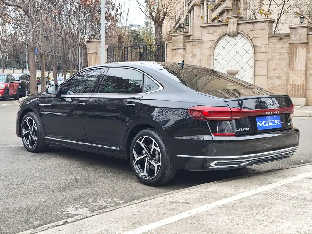 VOLKSWAGEN PASSAT 2024