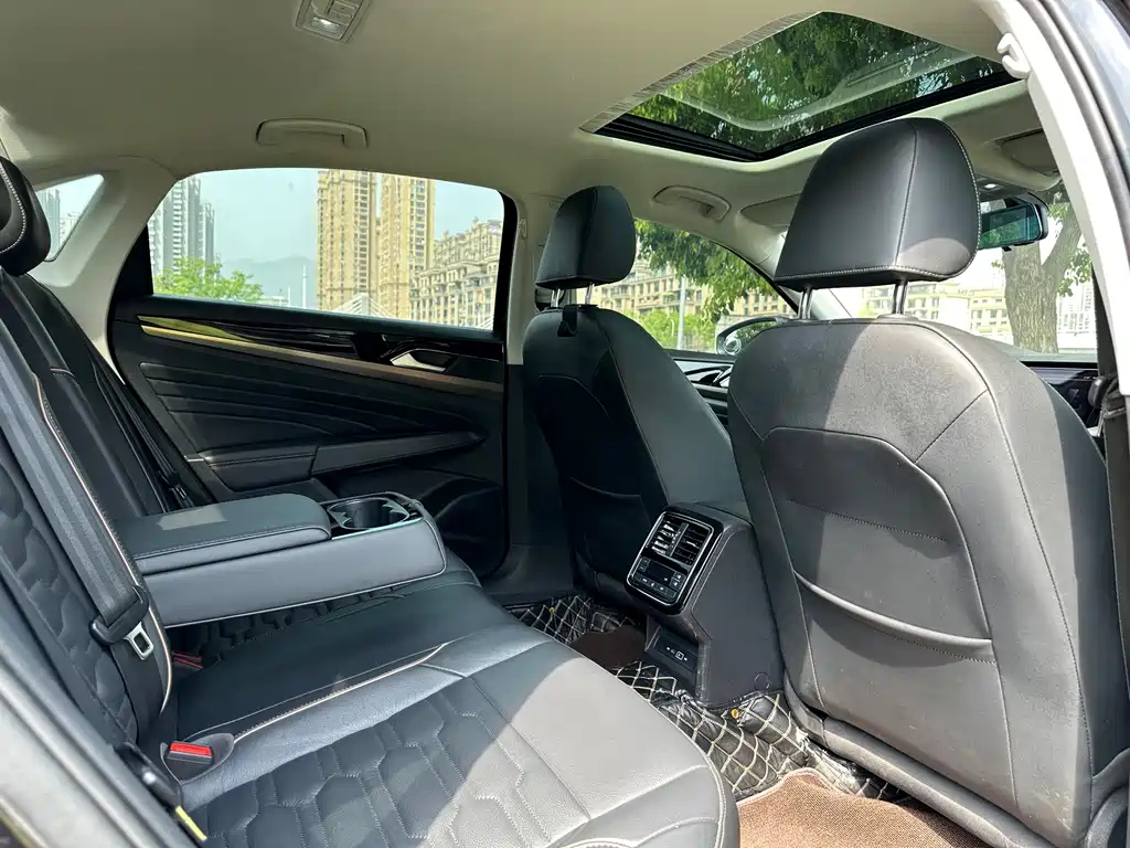 VOLKSWAGEN PASSAT 2020