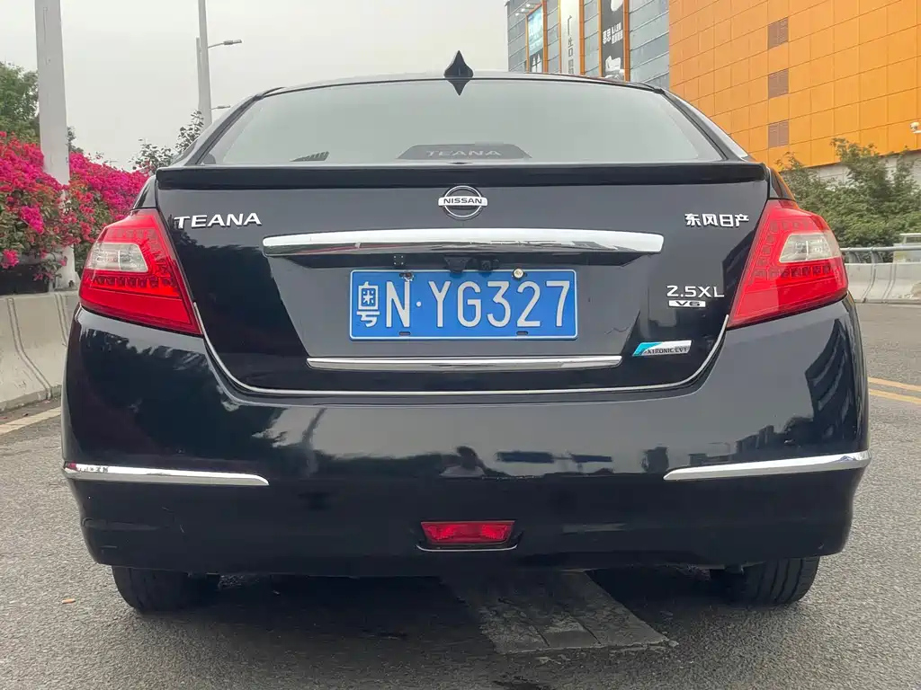 NISSAN TEANA 2010