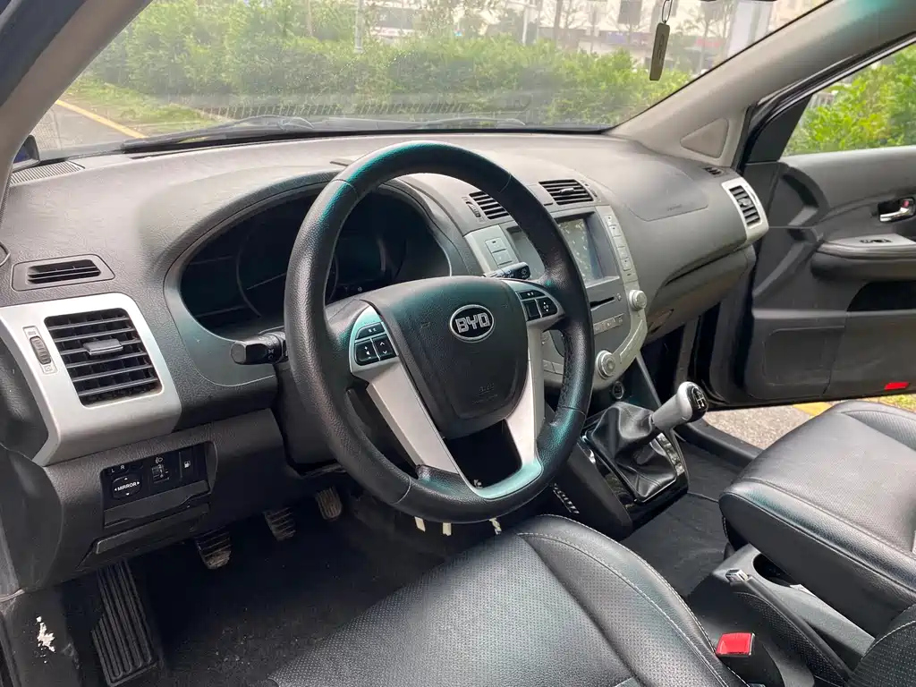 BYD S6 2013