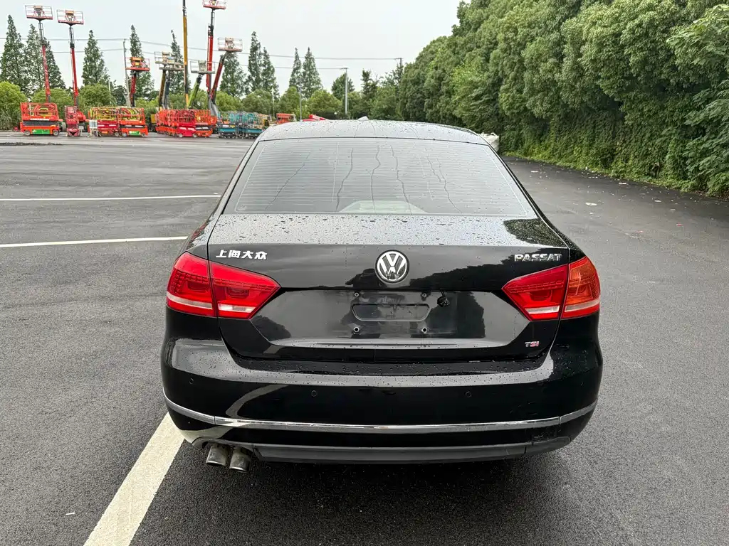 VOLKSWAGEN PASSAT 2013