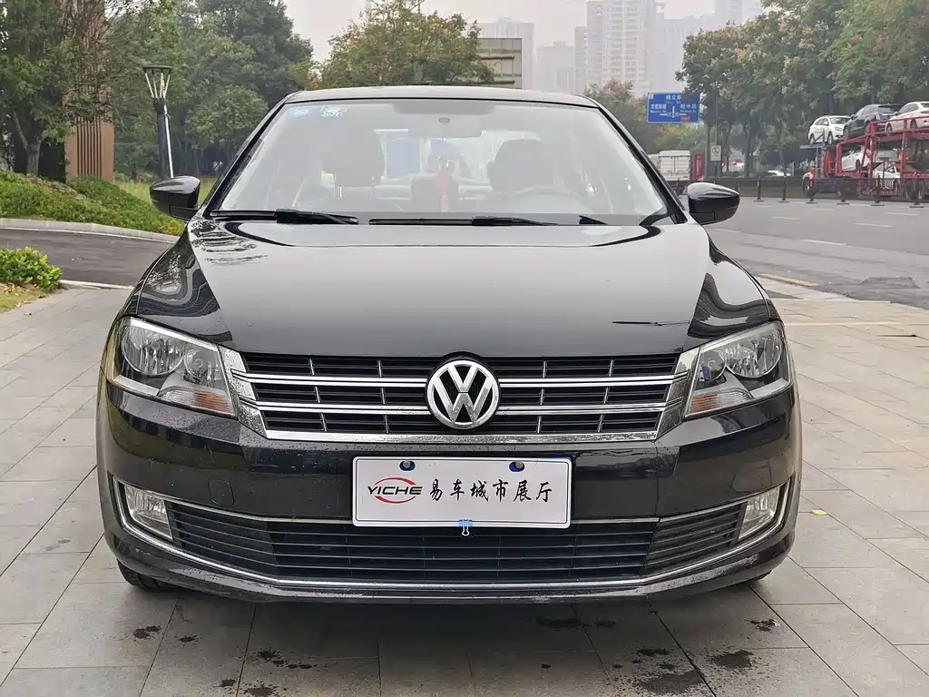 VOLKSWAGEN LAVIDA 2015