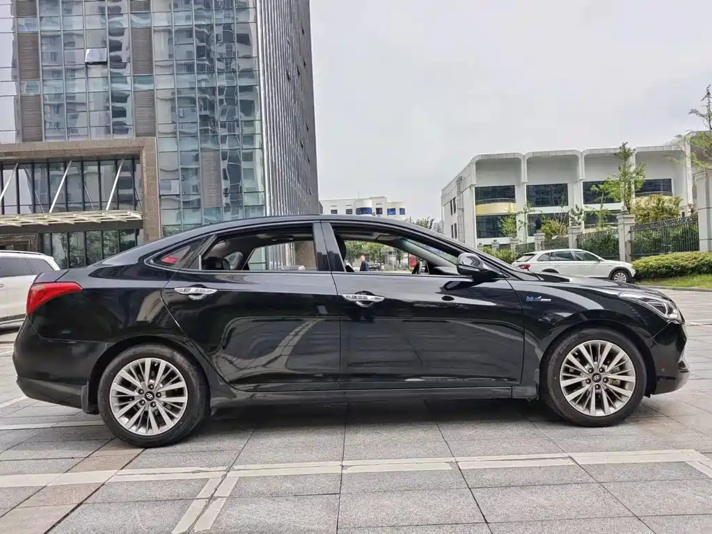 HYUNDAI MISTRA 2020