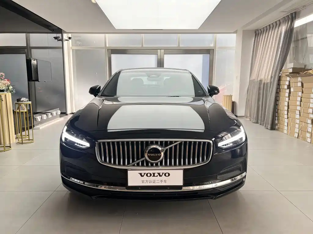 VOLVO S90 2023
