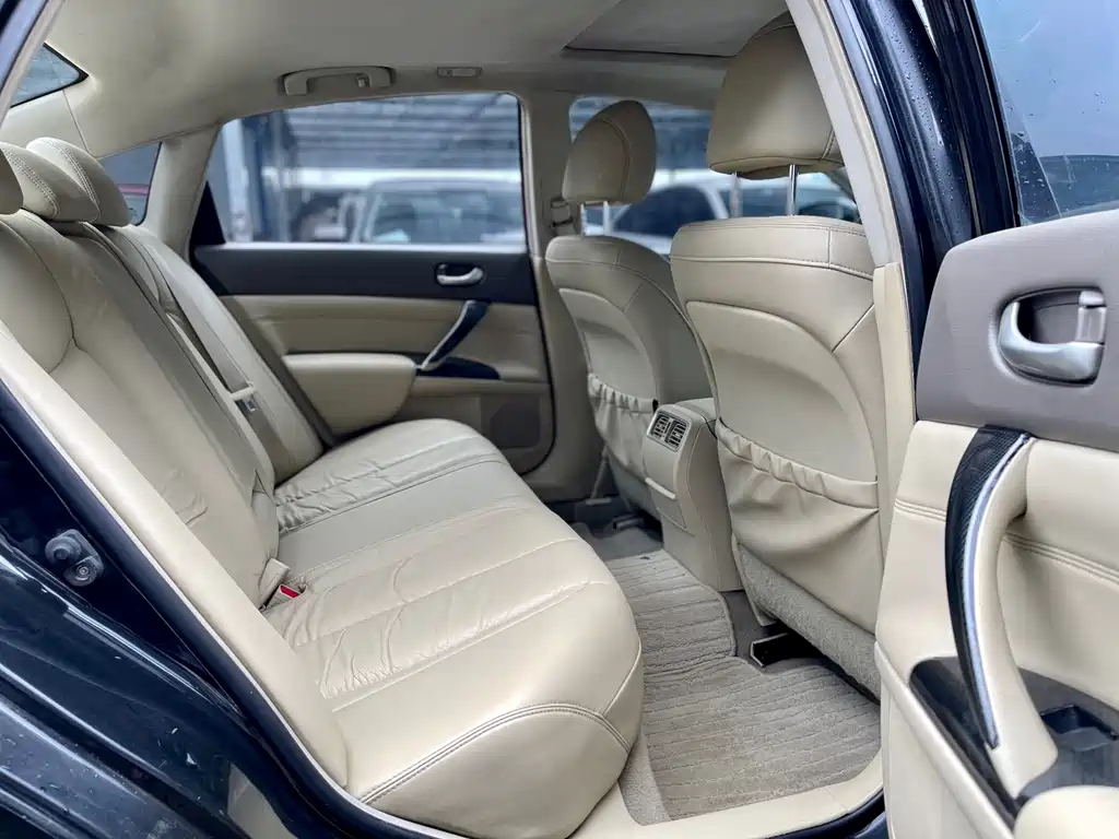 NISSAN TEANA 2011