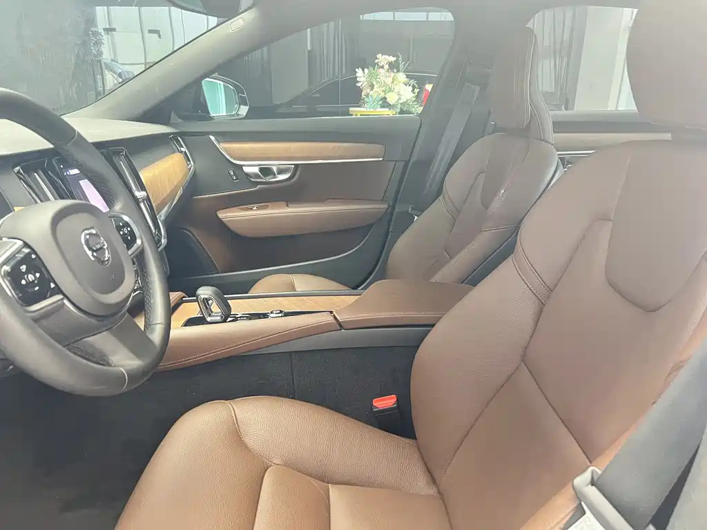 VOLVO S90 2022