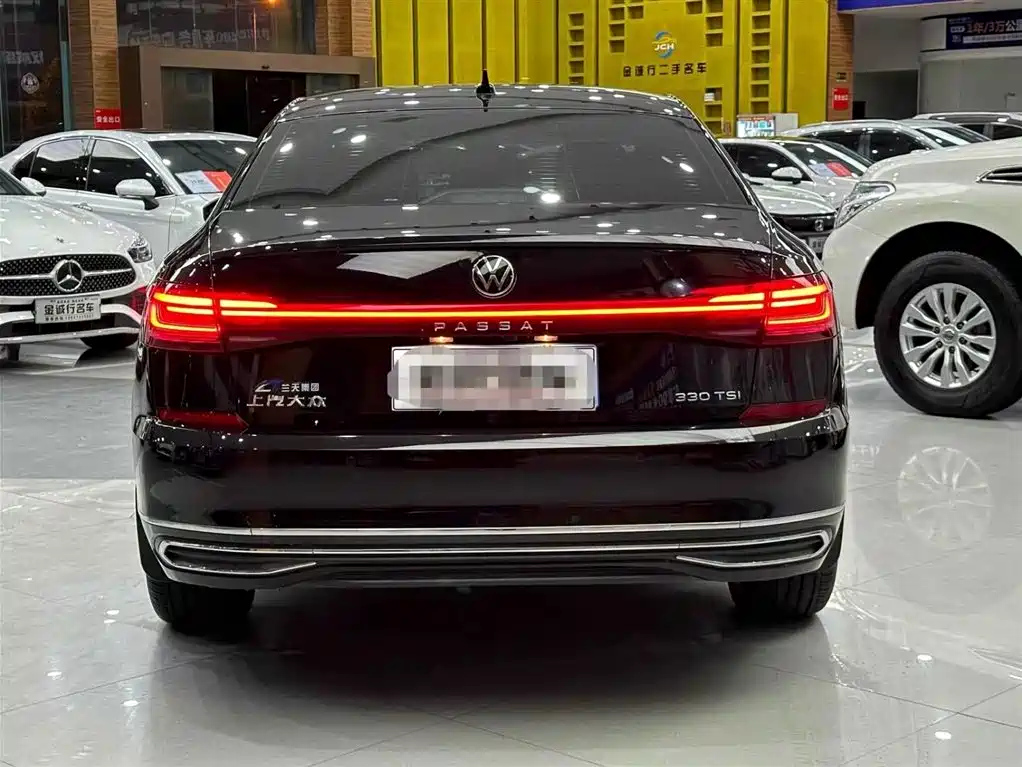 VOLKSWAGEN PASSAT 2023