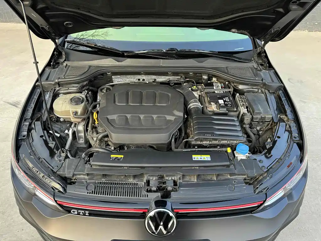 VOLKSWAGEN GOLF 2023
