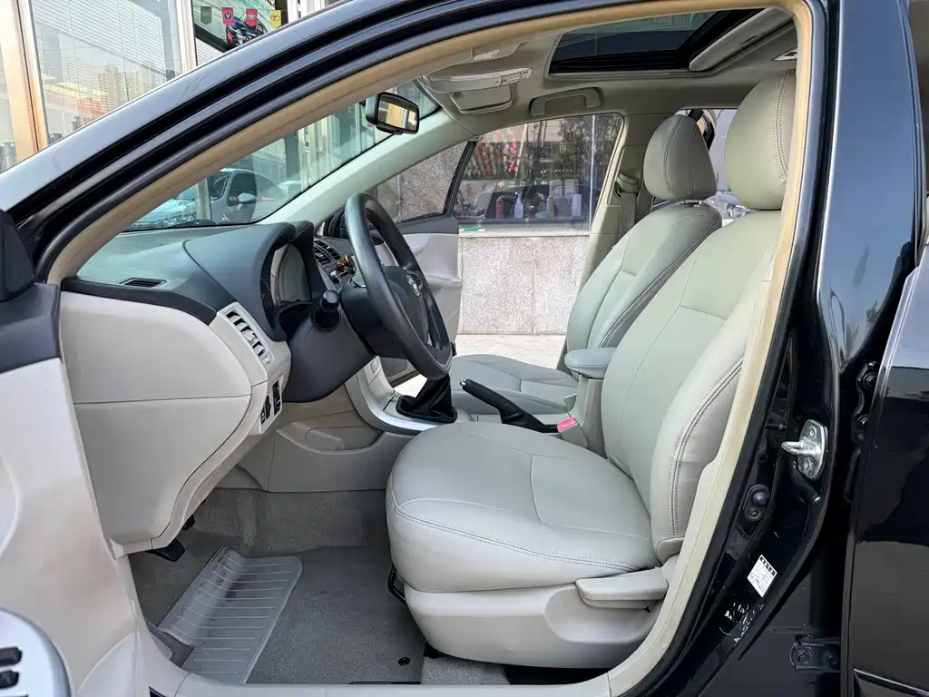 TOYOTA COROLLA 2012