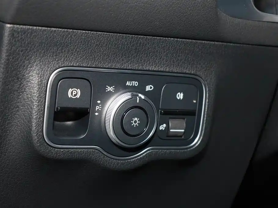 MERCEDES BENZ GLB 2023