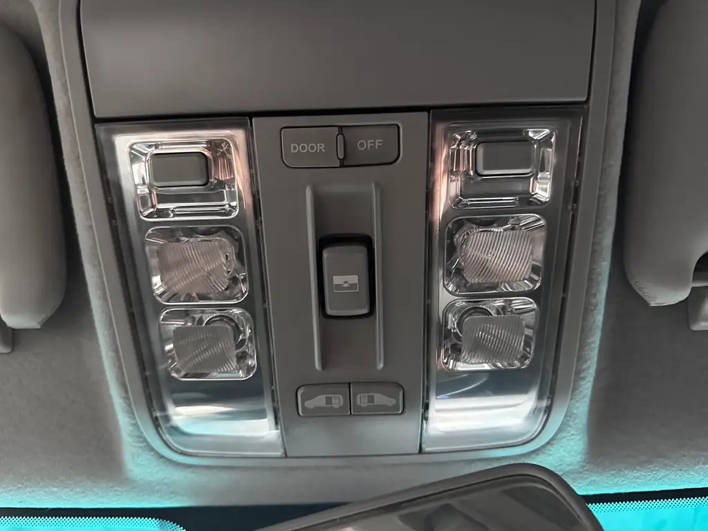 LUXGEN BIG 7 MPV 2013