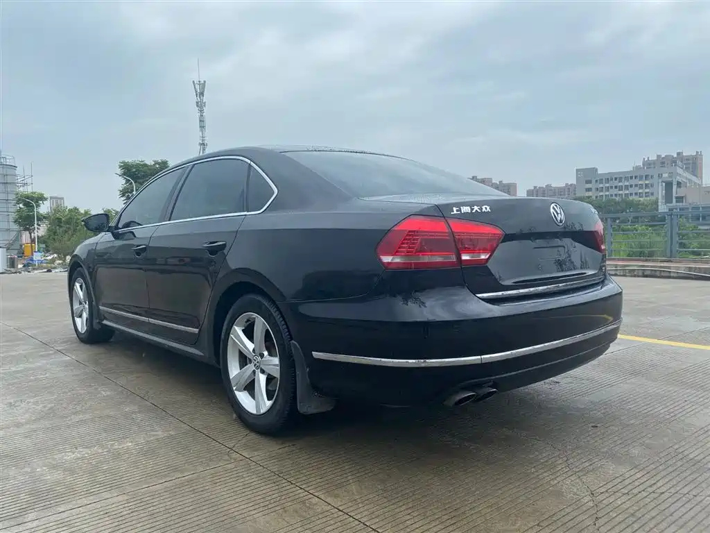 VOLKSWAGEN PASSAT 2013