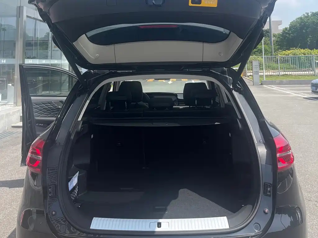 HONGQI HS5 2023