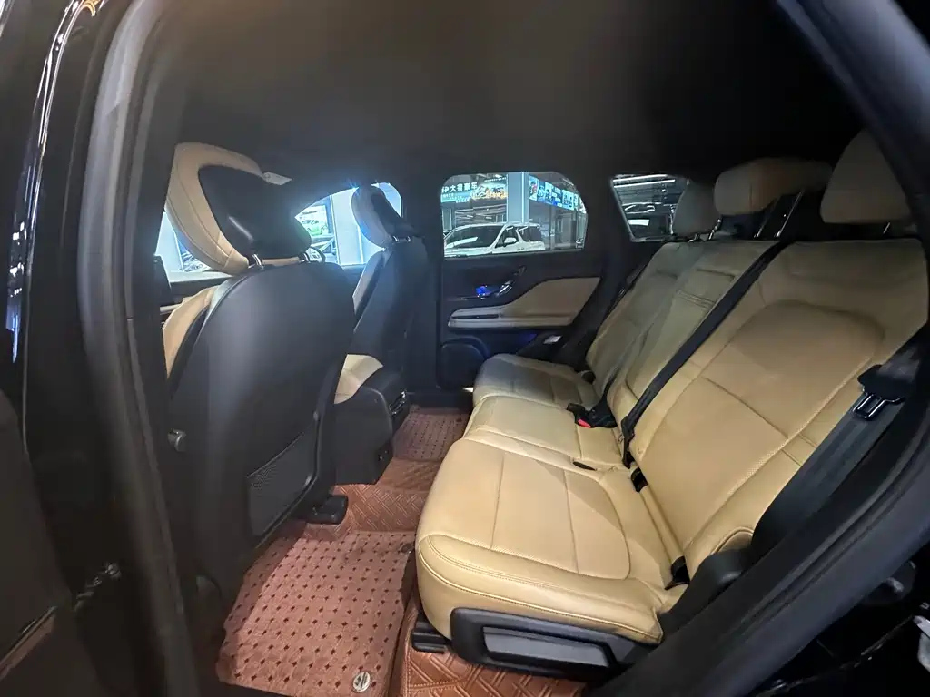 LINCOLN ADVENTURER 2021