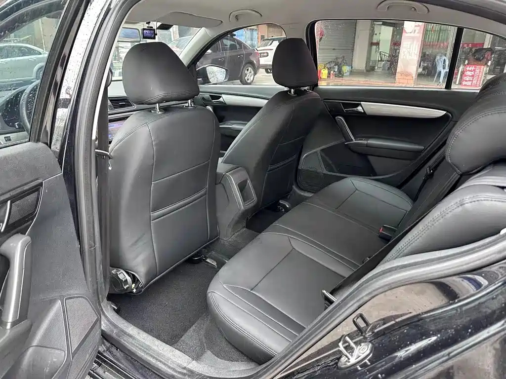 VOLKSWAGEN LAVIDA 2012