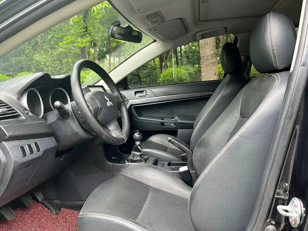 MITSUBISHI LANCER EX 2011