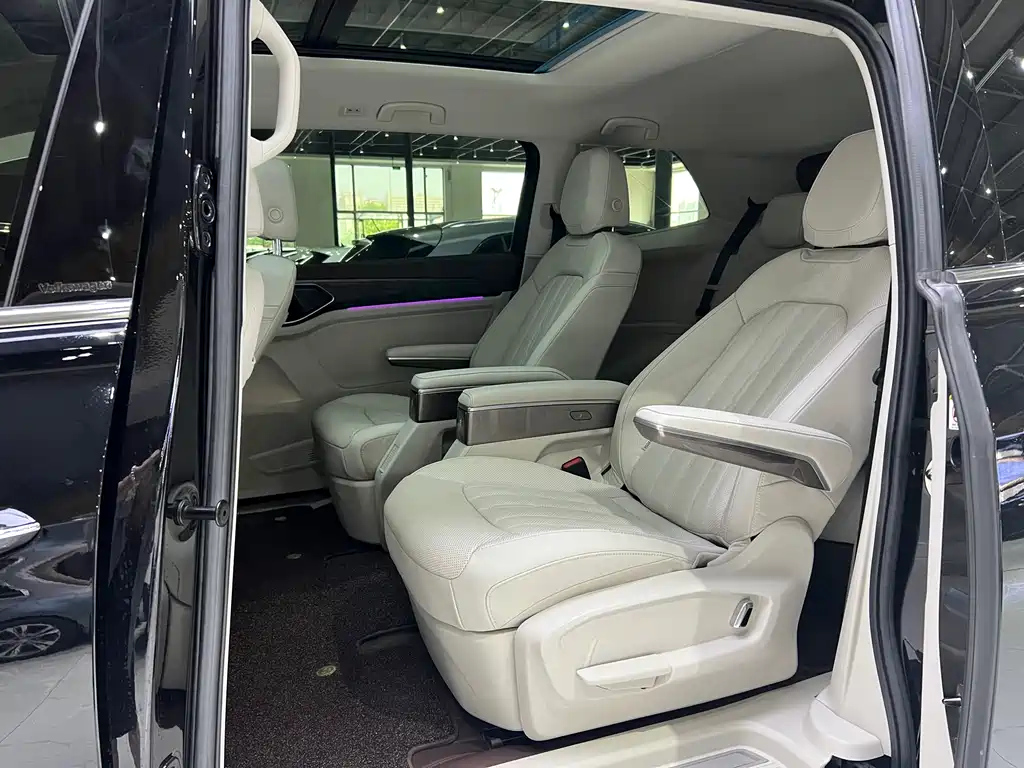 VOLKSWAGEN VILORAN 2023