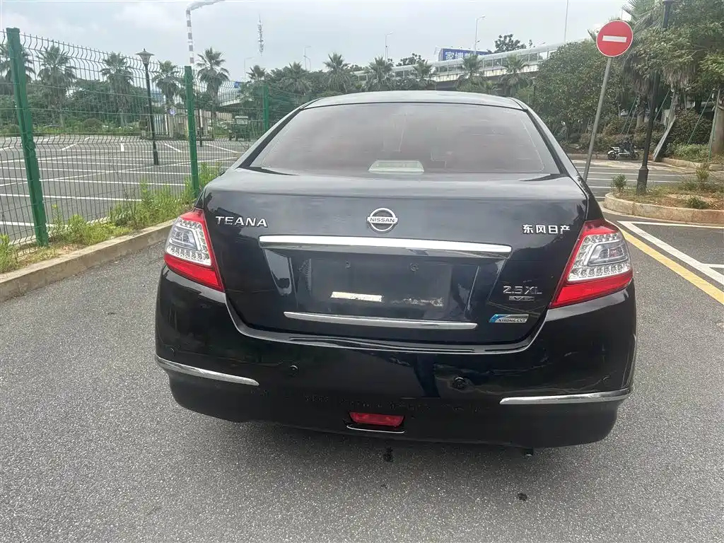 NISSAN TEANA 2011