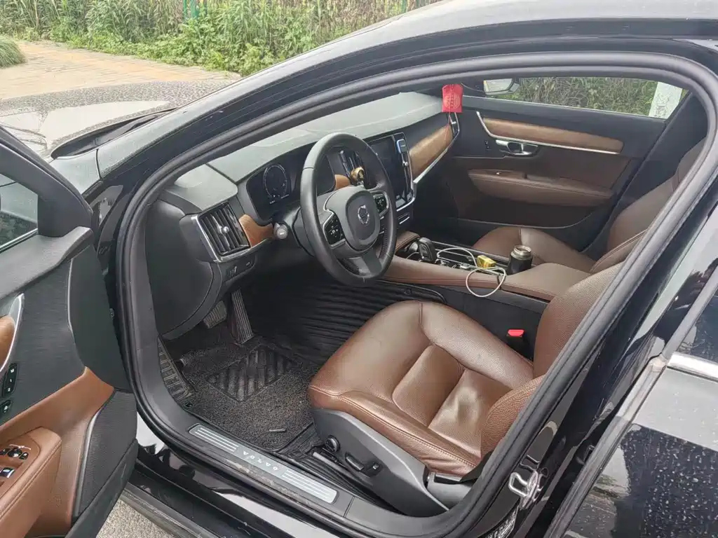 VOLVO S90 2020