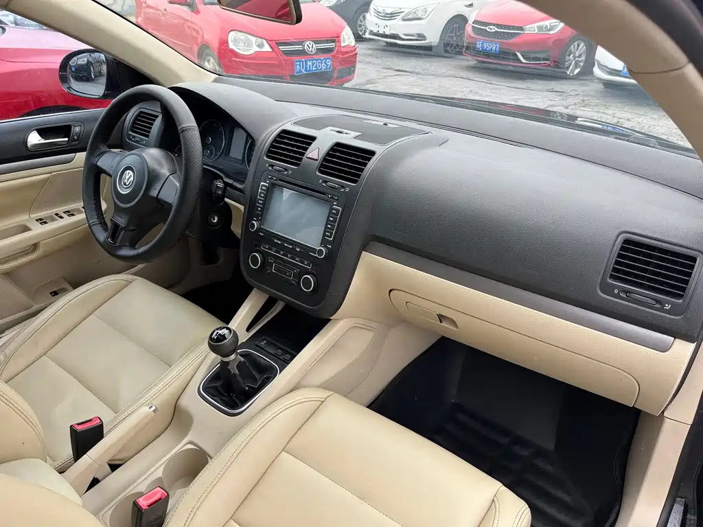 VOLKSWAGEN SAGITAR 2011