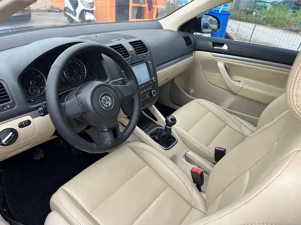 VOLKSWAGEN SAGITAR 2011