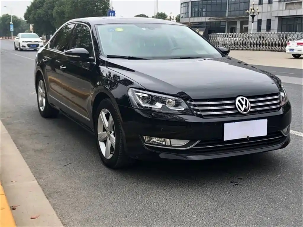 VOLKSWAGEN PASSAT 2012