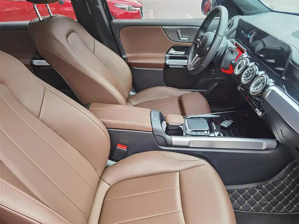 MERCEDES BENZ GLB 2023