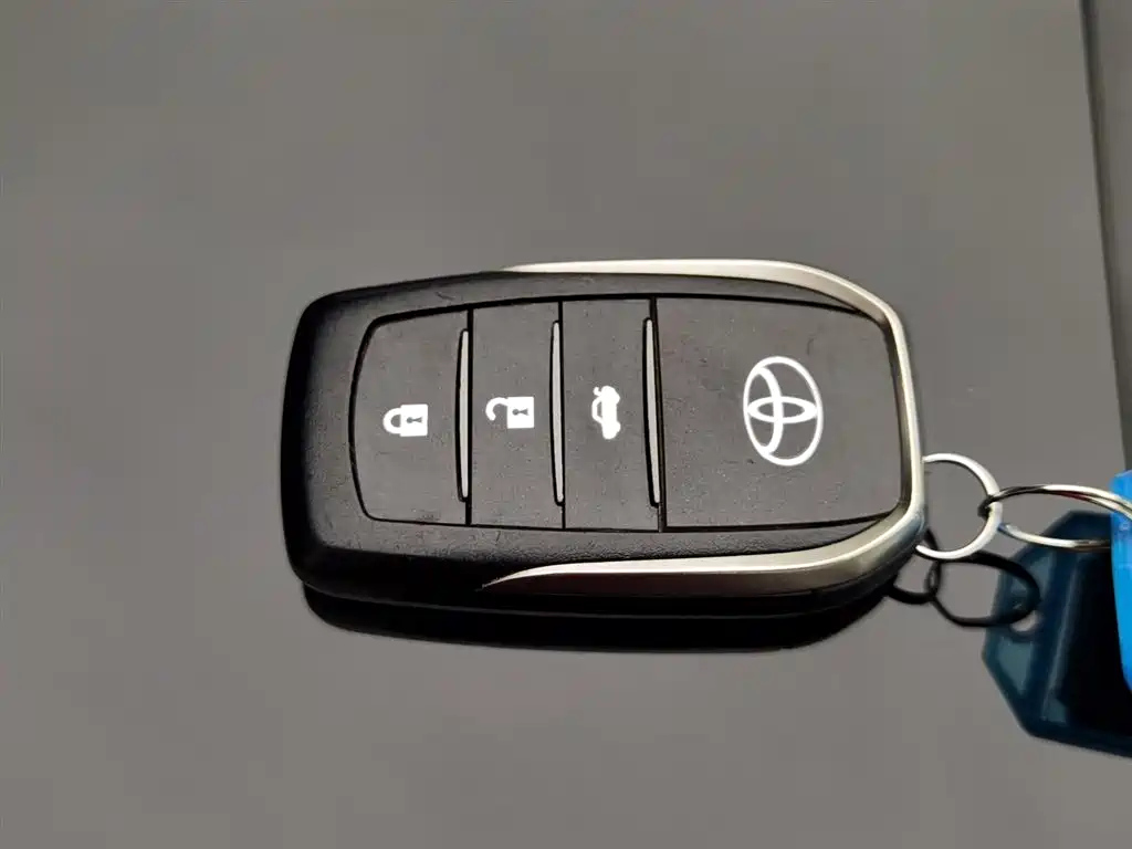 TOYOTA CAMRY 2016