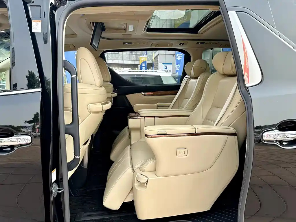 TOYOTA ALPHARD 2017