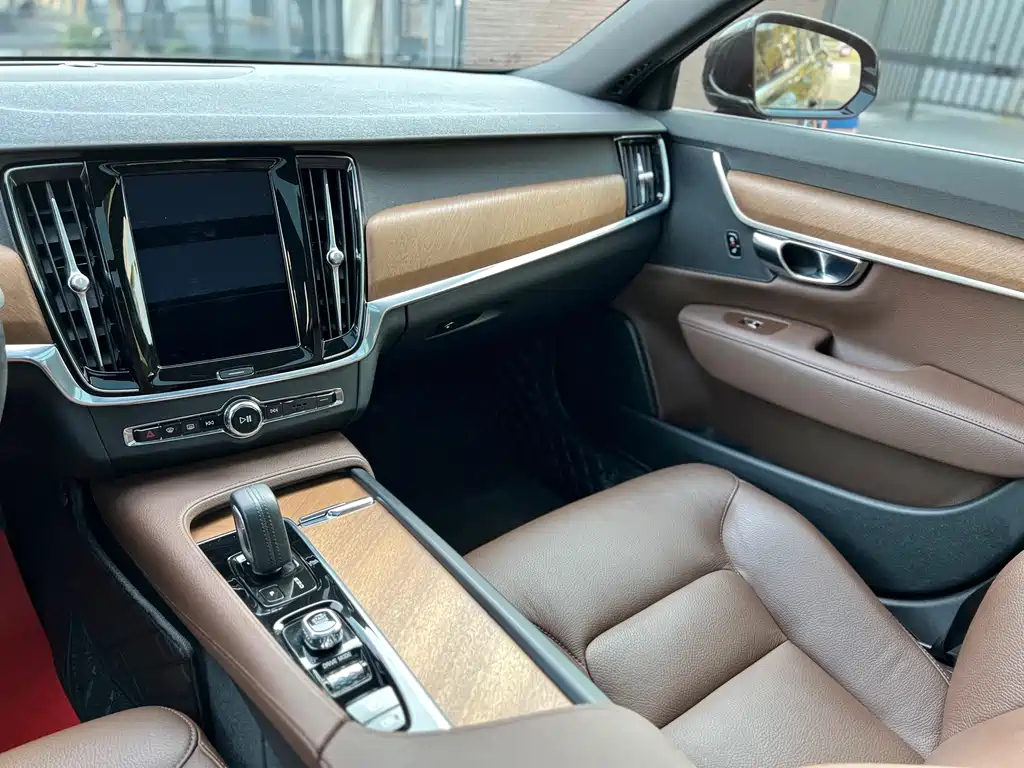 VOLVO S90 2021