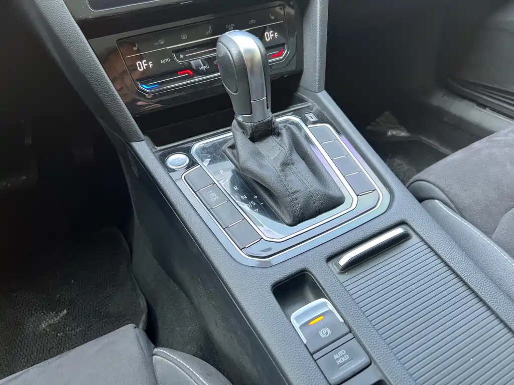 VOLKSWAGEN MAGOTAN 2022