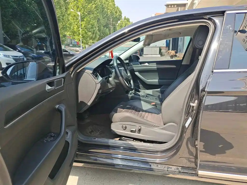 VOLKSWAGEN MAGOTAN 2021