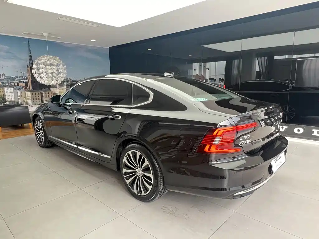 VOLVO S90 2023