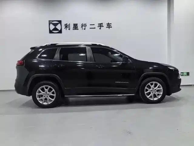 JEEP CHEROKEE 2018