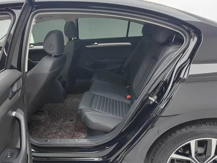 VOLKSWAGEN MAGOTAN 2022