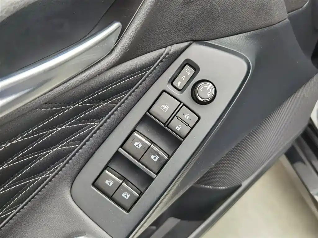 TOYOTA AVALON 2019
