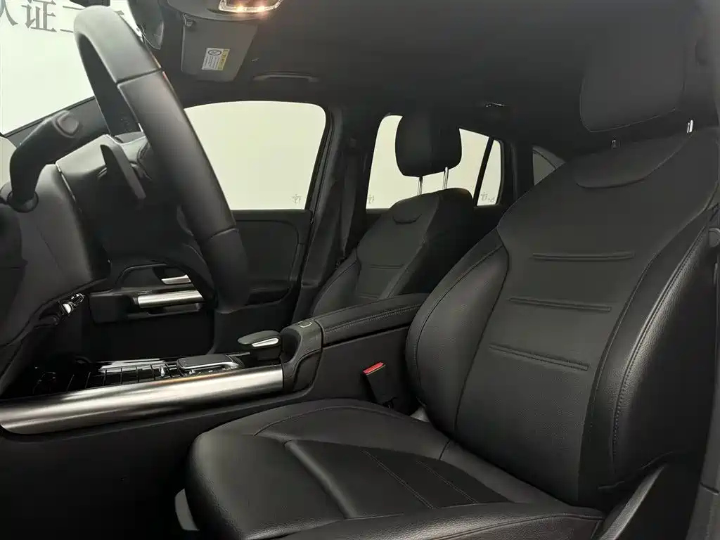 MERCEDES BENZ GLA 2021