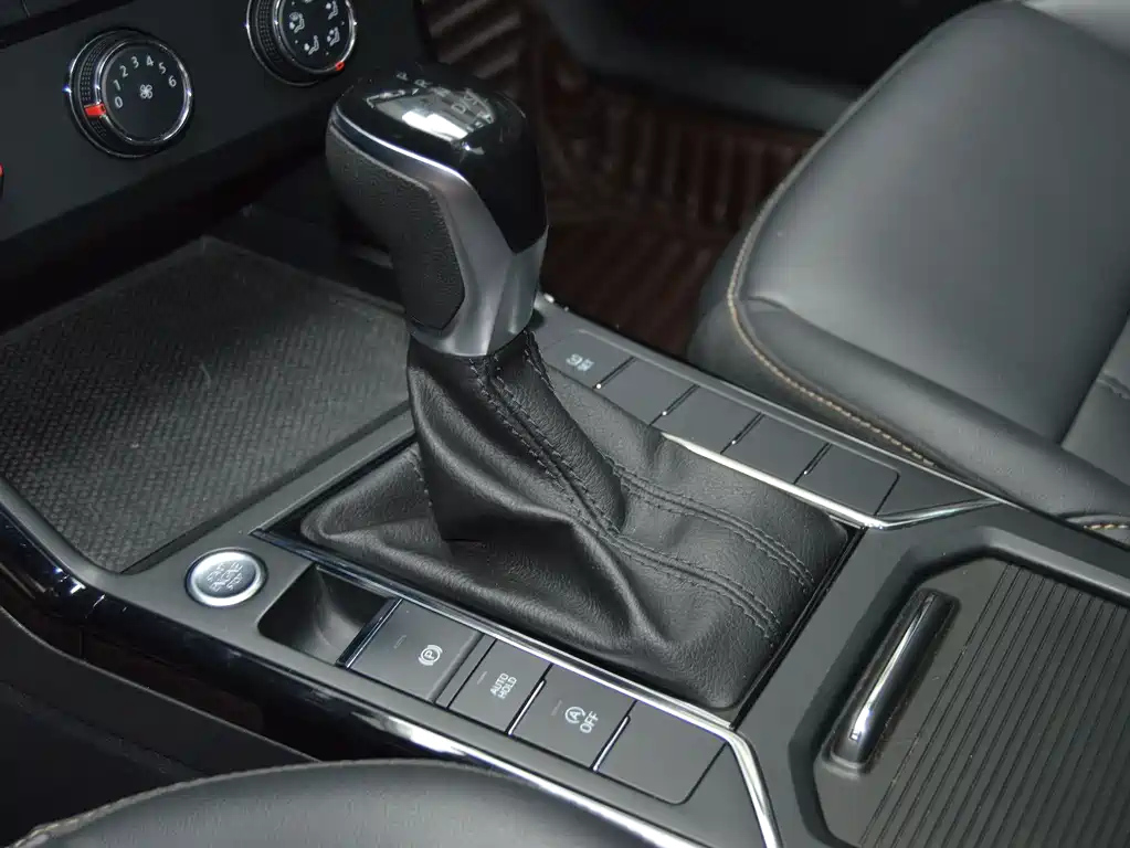 VOLKSWAGEN PASSAT 2020