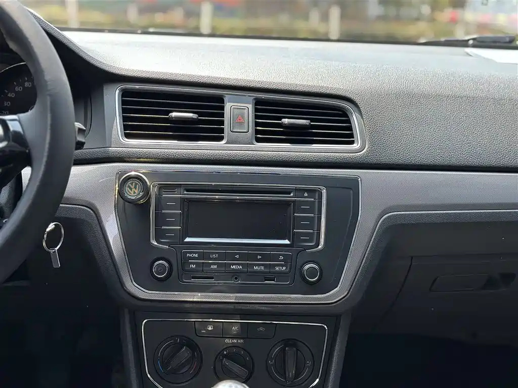 VOLKSWAGEN LAVIDA 2016