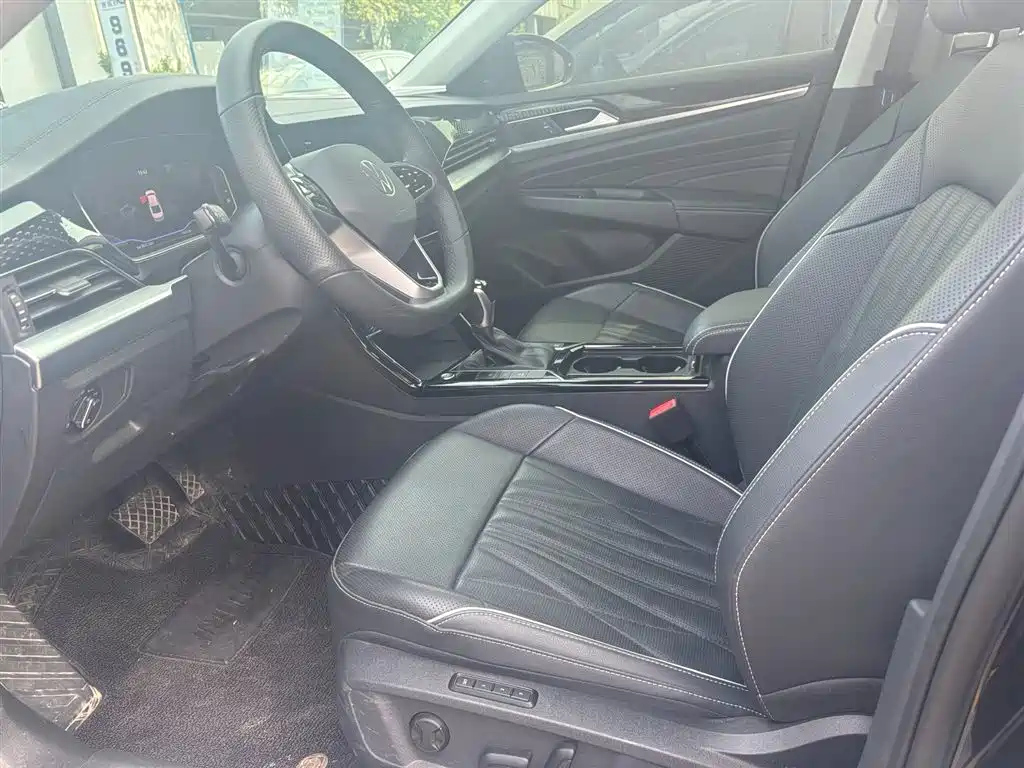 VOLKSWAGEN PASSAT 2023